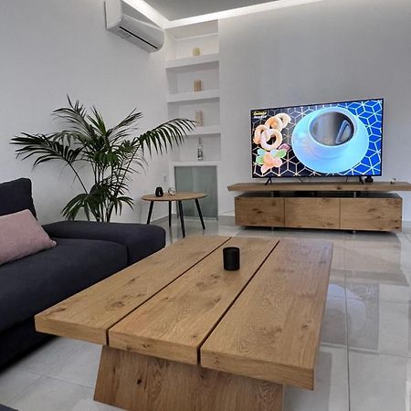 Modern Apartment Close To Airport With Gym And Bbq Heraklion Exterior foto