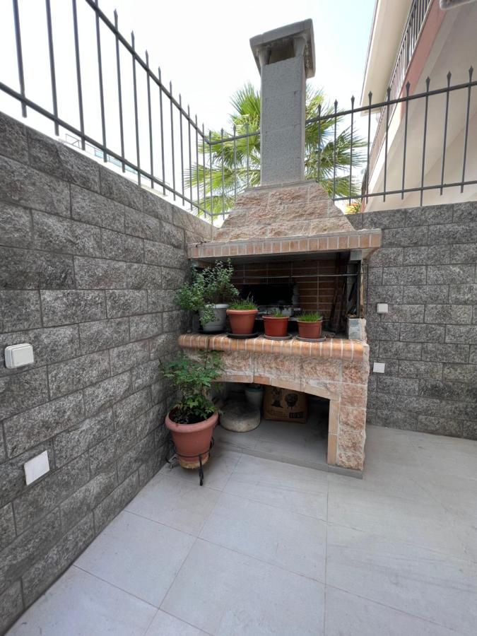 Modern Apartment Close To Airport With Gym And Bbq Heraklion Exterior foto