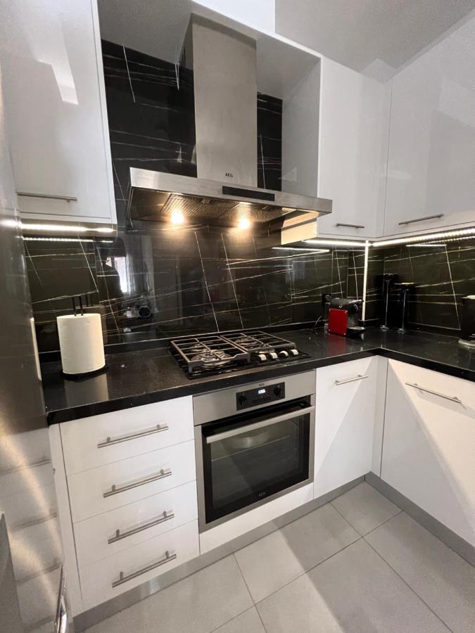 Modern Apartment Close To Airport With Gym And Bbq Heraklion Exterior foto