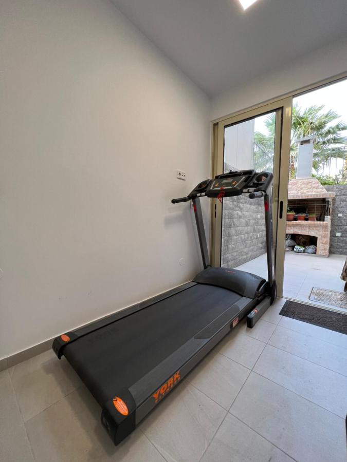 Modern Apartment Close To Airport With Gym And Bbq Heraklion Exterior foto